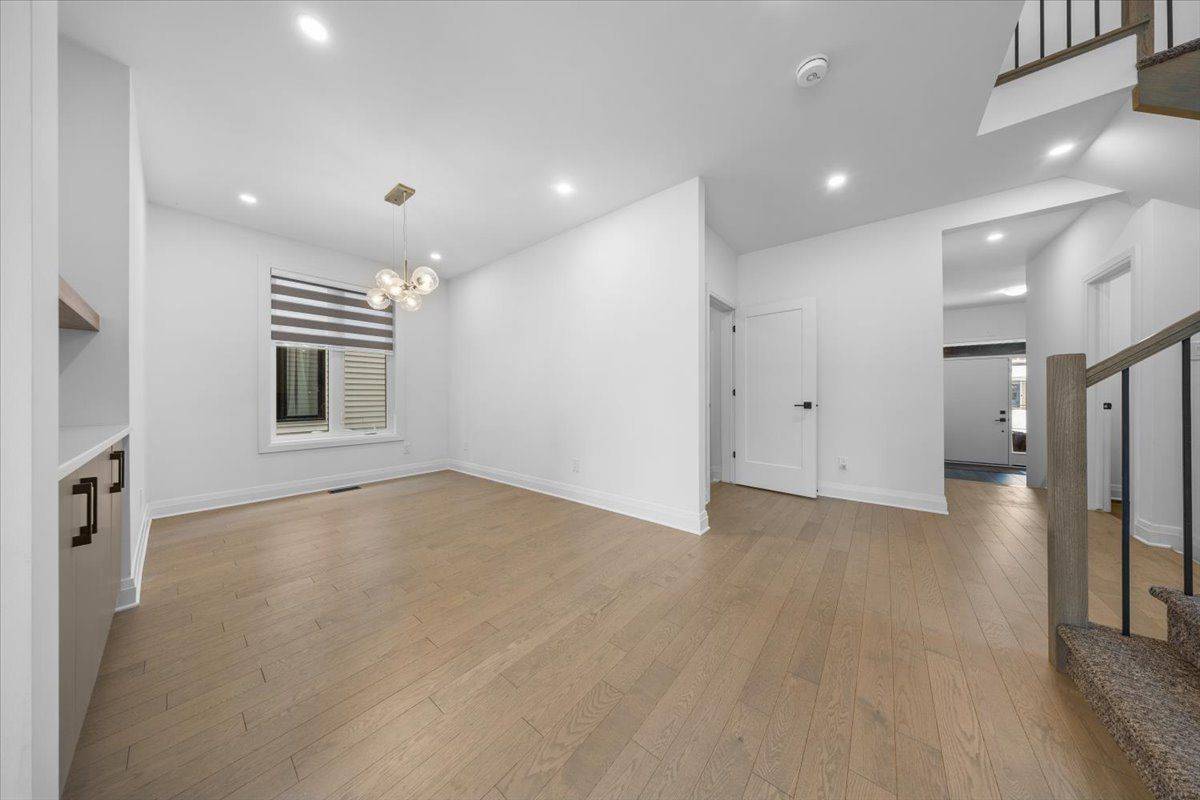 Stittsville - Munster - Richmond, ON K2S 2N2,21 Angel HTS