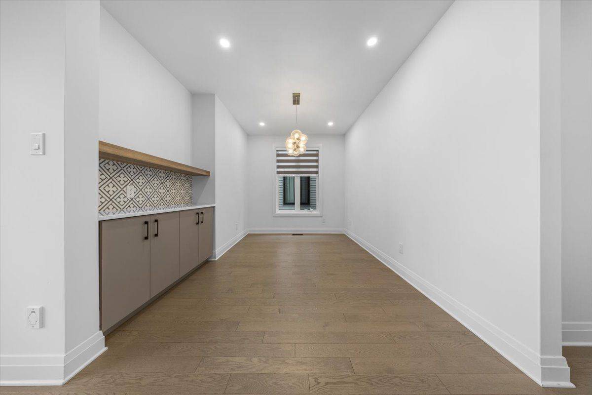 Stittsville - Munster - Richmond, ON K2S 2N2,21 Angel HTS