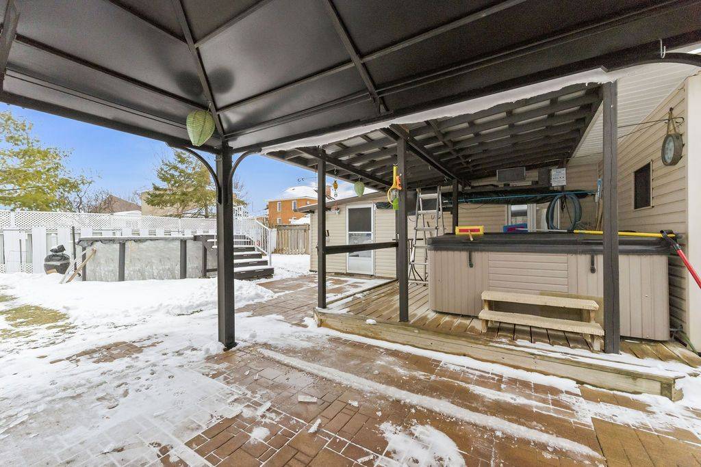 Renfrew, ON K7V 2E3,113 Bank ST N