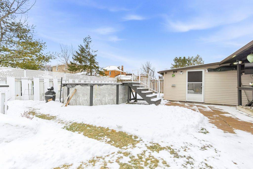 Renfrew, ON K7V 2E3,113 Bank ST N