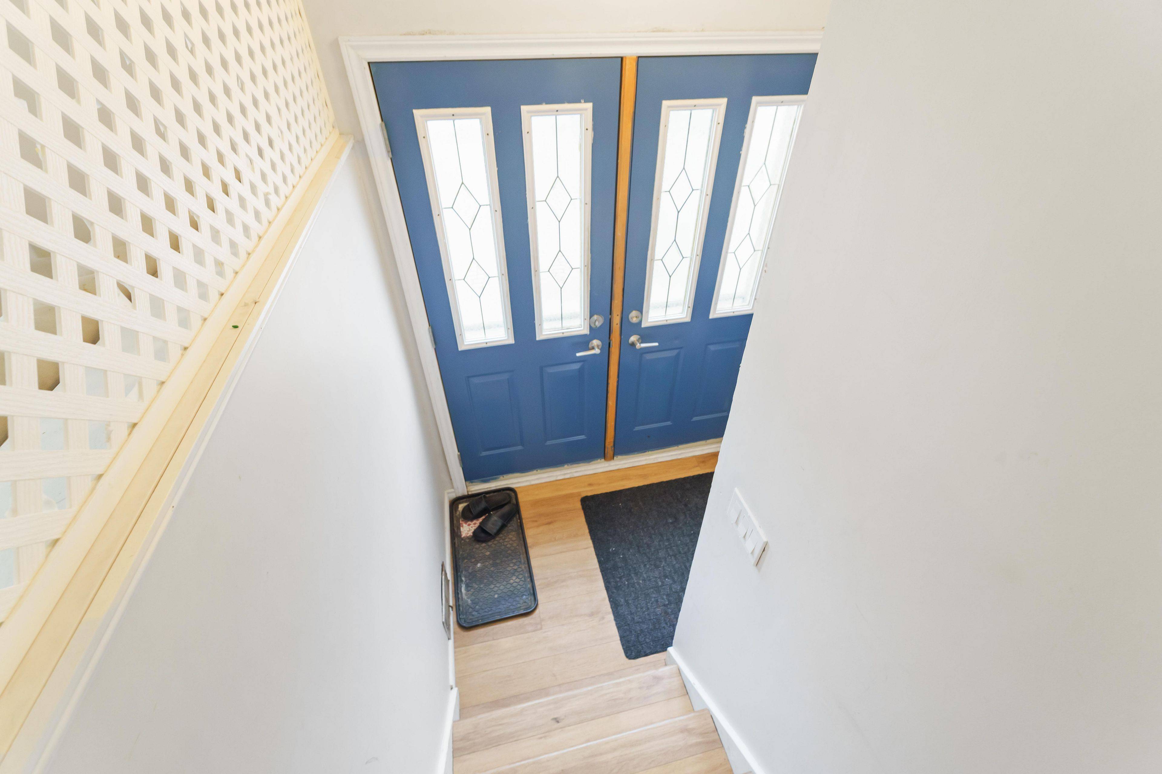 Hamilton, ON L9C 1X3,517 Mohawk RD W #Main