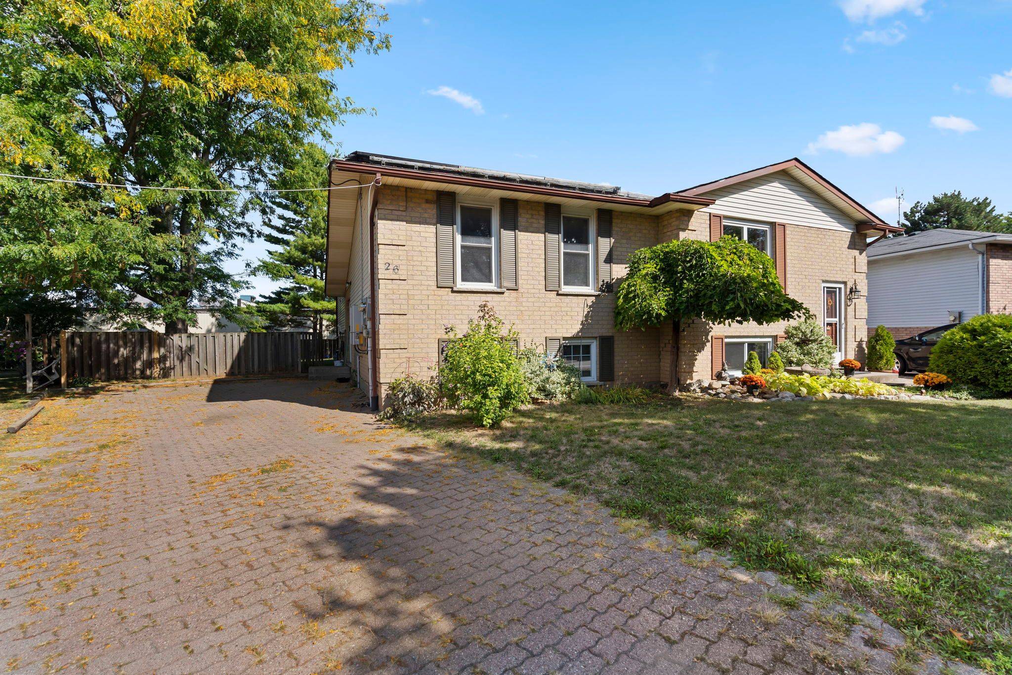 St. Catharines, ON L2S 3C2,26 Vintage CRES