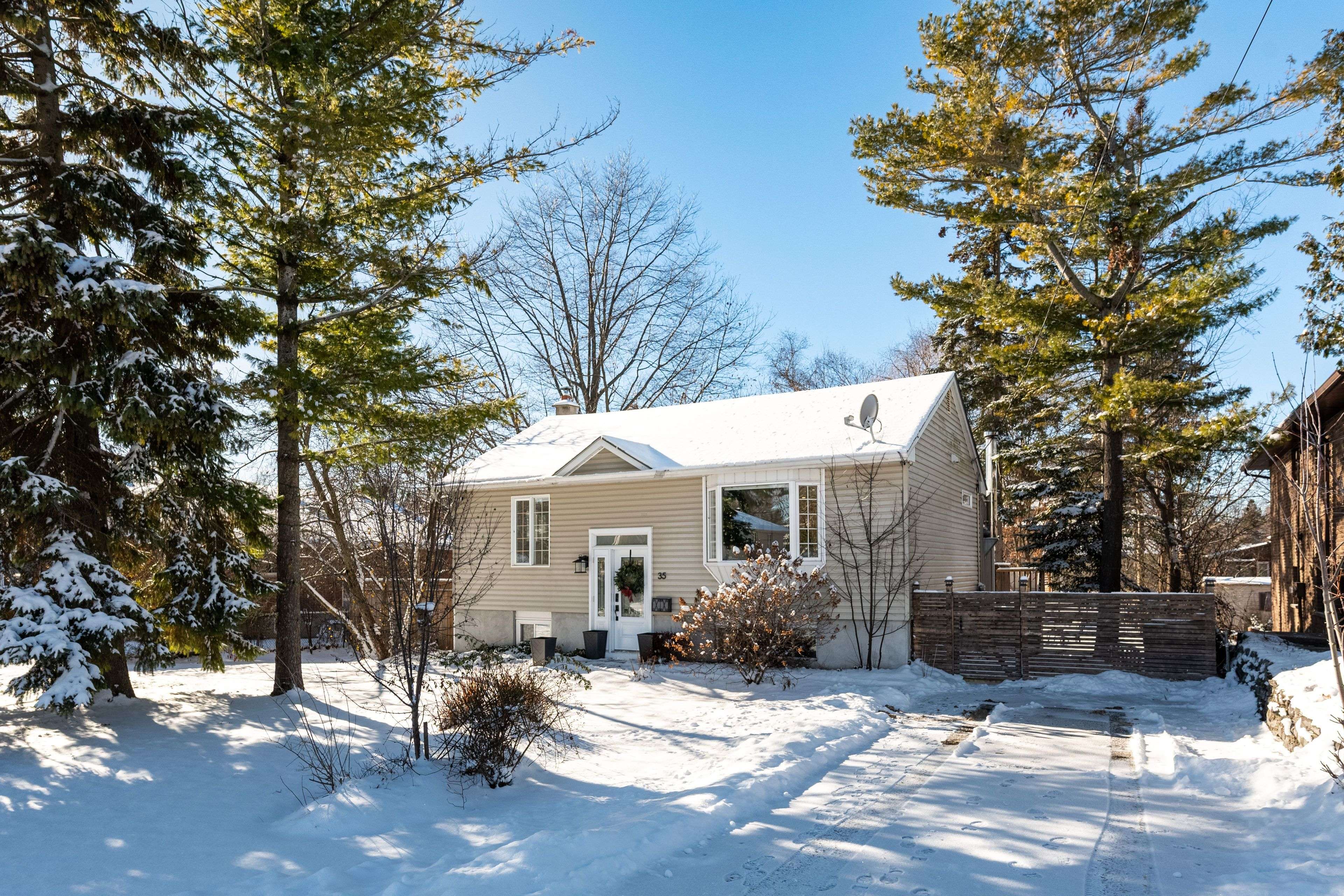 Kingston, ON K7M 3N7,35 Montgomery BLVD