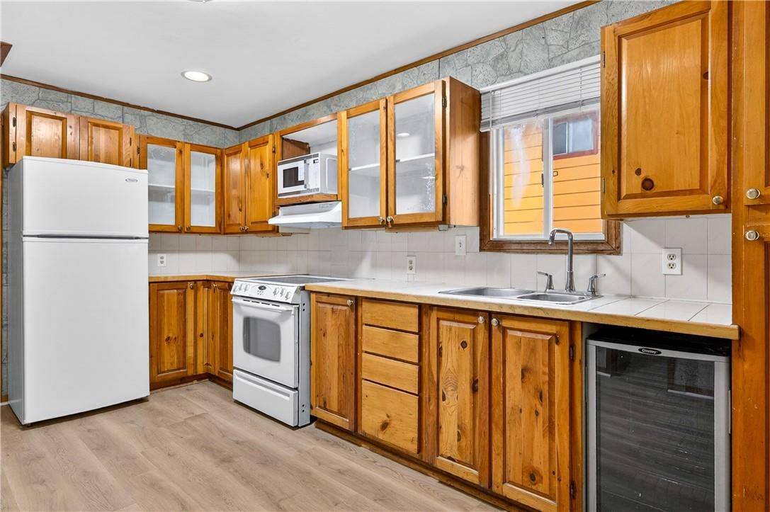 Hamilton, ON L8H 6V4,544 Quebec ST