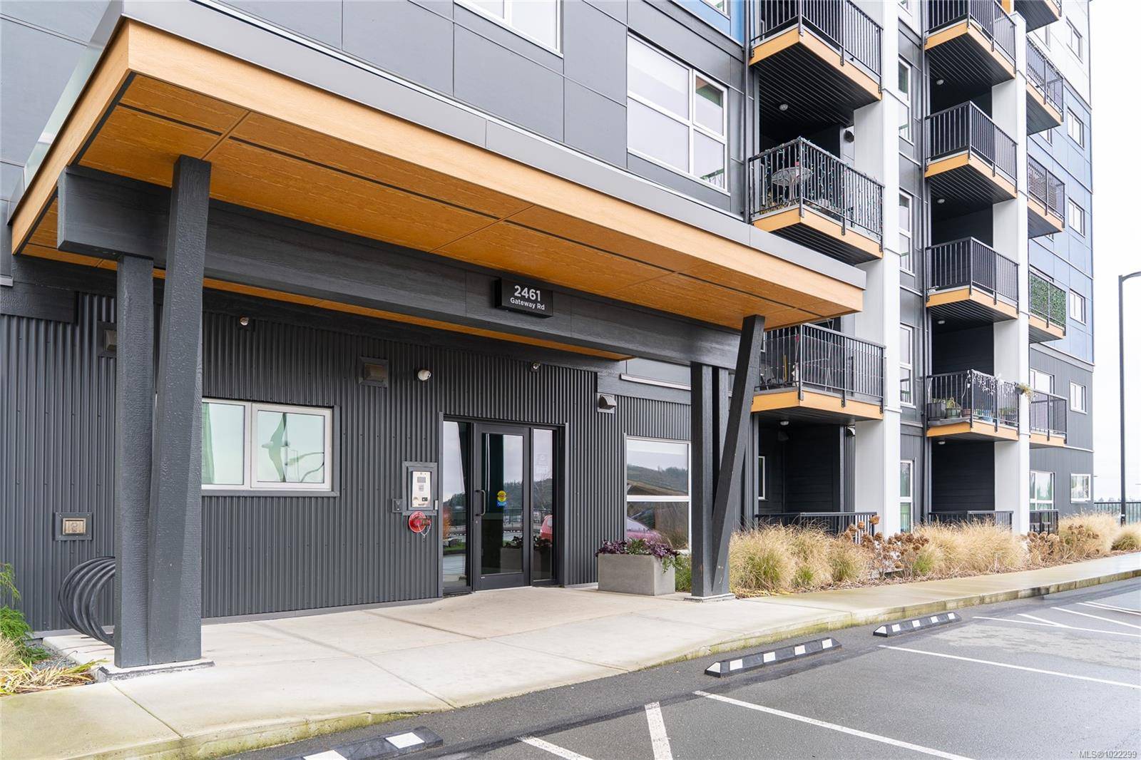 Langford, BC V9B 6M6,2461 Gateway Rd #112