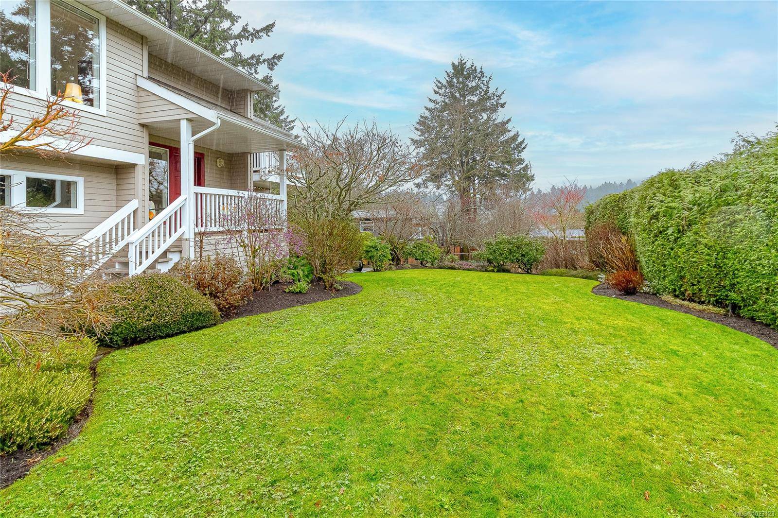 Central Saanich, BC V8M 2G1,875 Clarke Rd #A