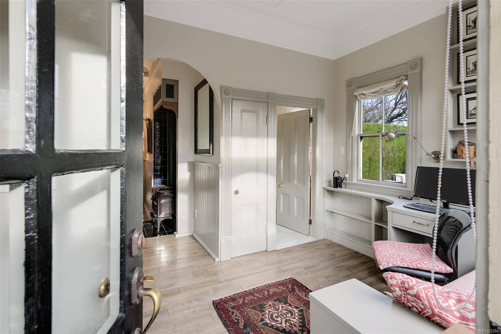 Victoria, BC V8T 2Z1,2221 Fernwood Rd