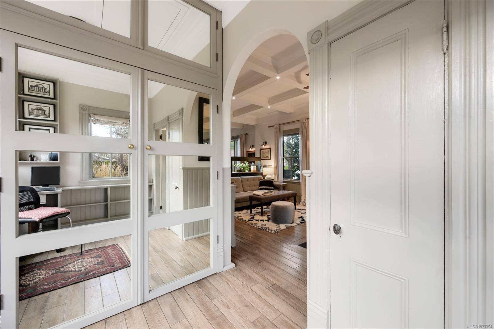 Victoria, BC V8T 2Z1,2221 Fernwood Rd