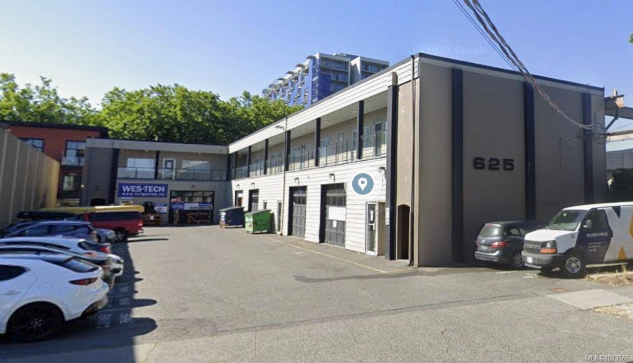 Victoria, BC V8Z 1B2,625 Alpha St #2