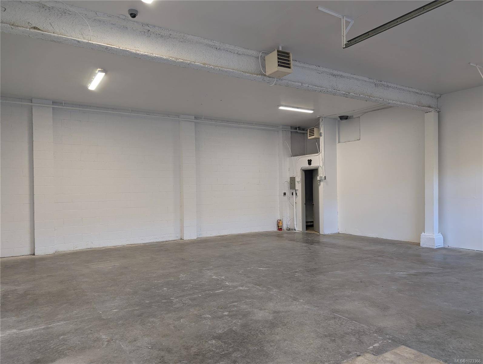 Victoria, BC V8Z 1B2,625 Alpha St #2