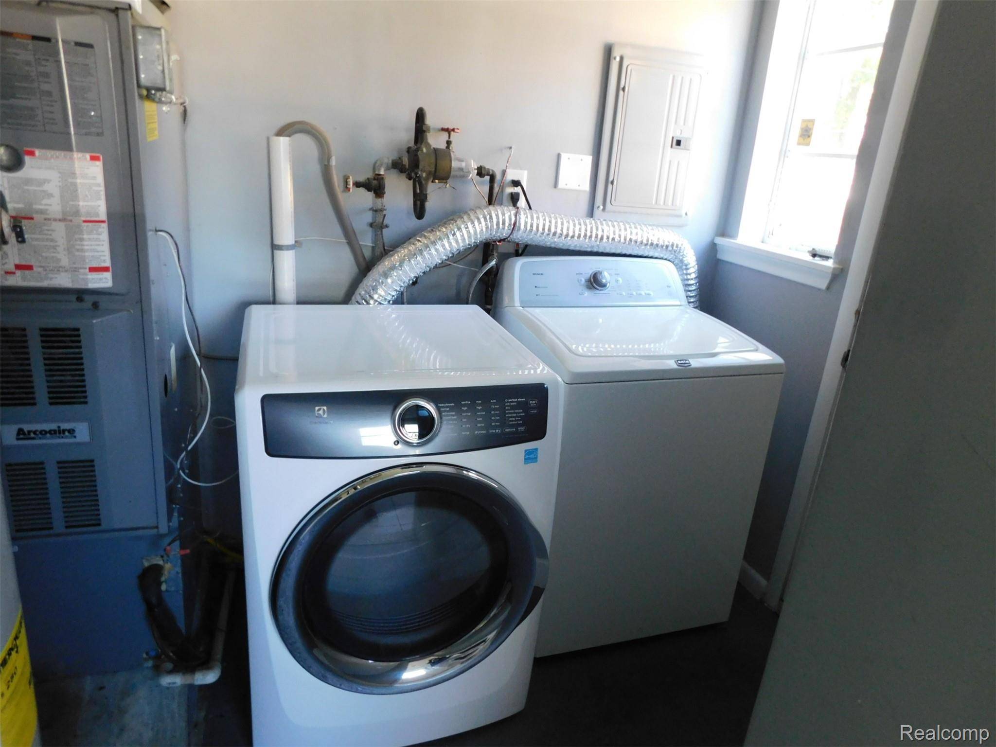 Clawson, MI 48017,408 S CHOCOLAY AVE