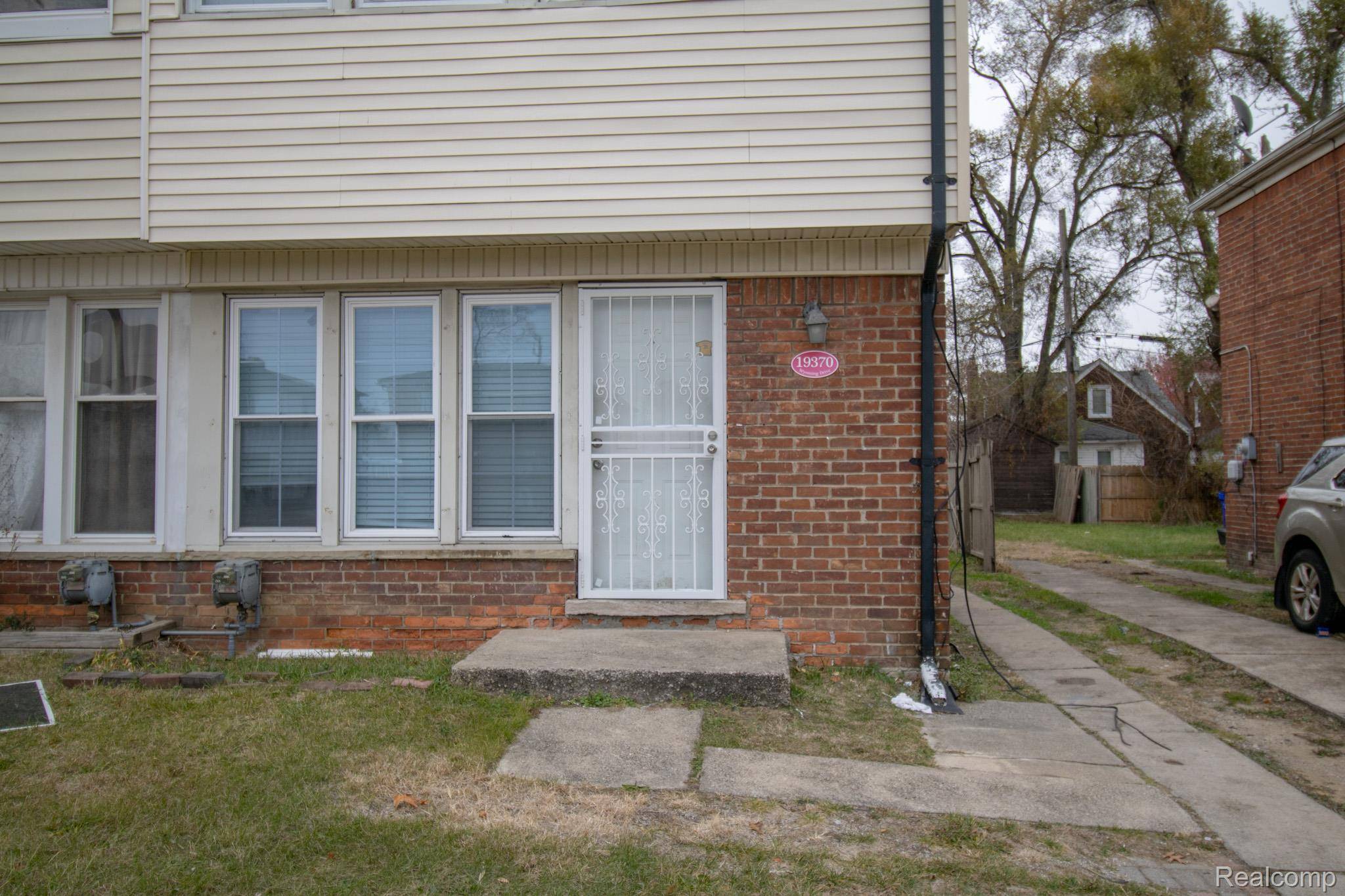 Detroit, MI 48221,19370 Wyoming AVE