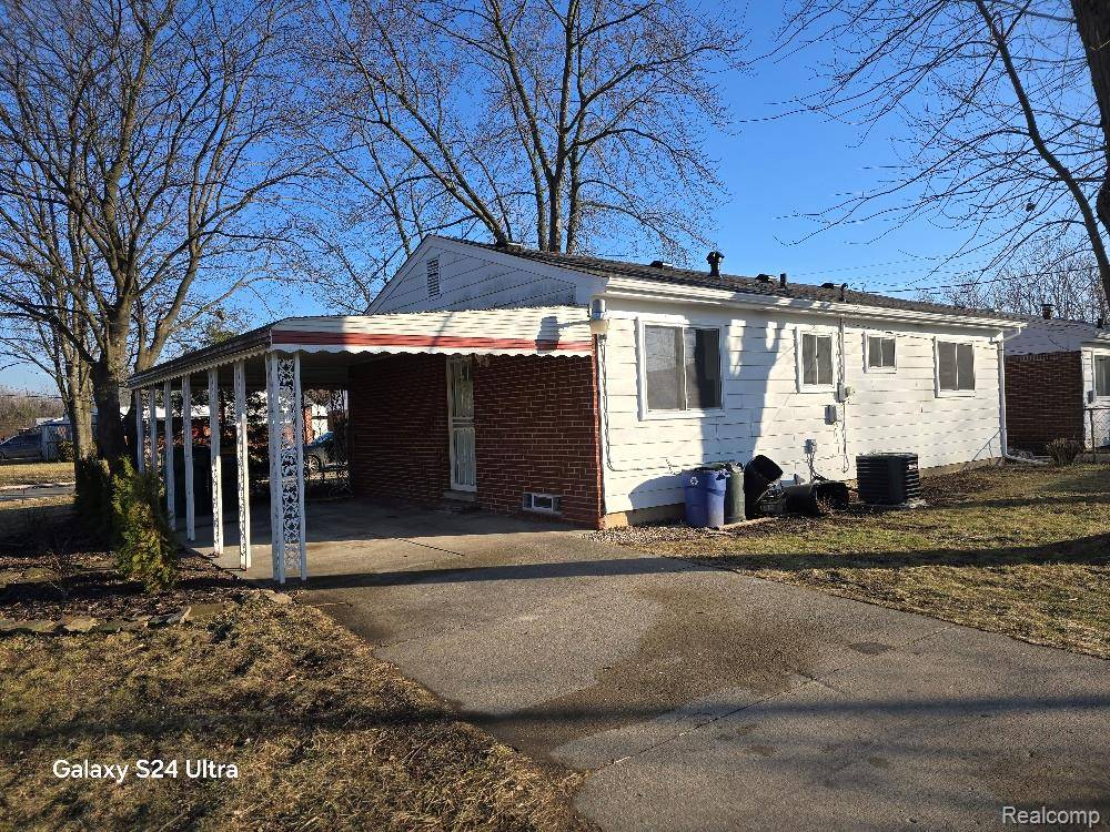Romulus, MI 48174,6806 Niagara ST