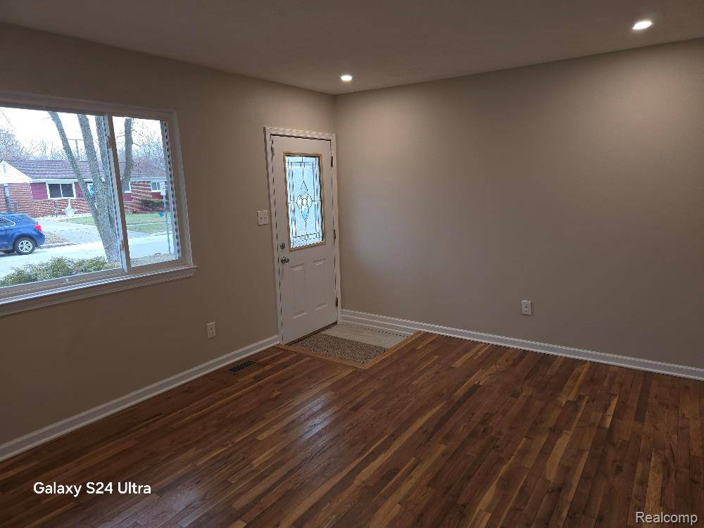 Romulus, MI 48174,6806 Niagara ST