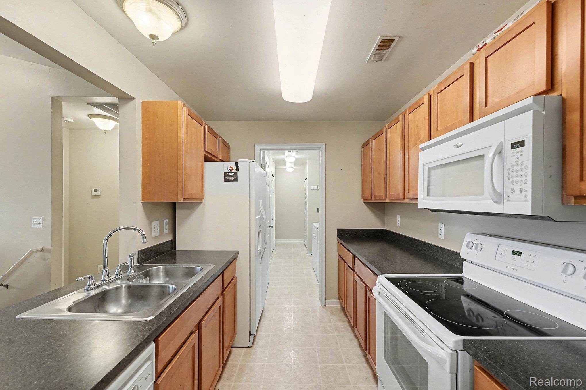 Livonia, MI 48150,11712 Farmington RD