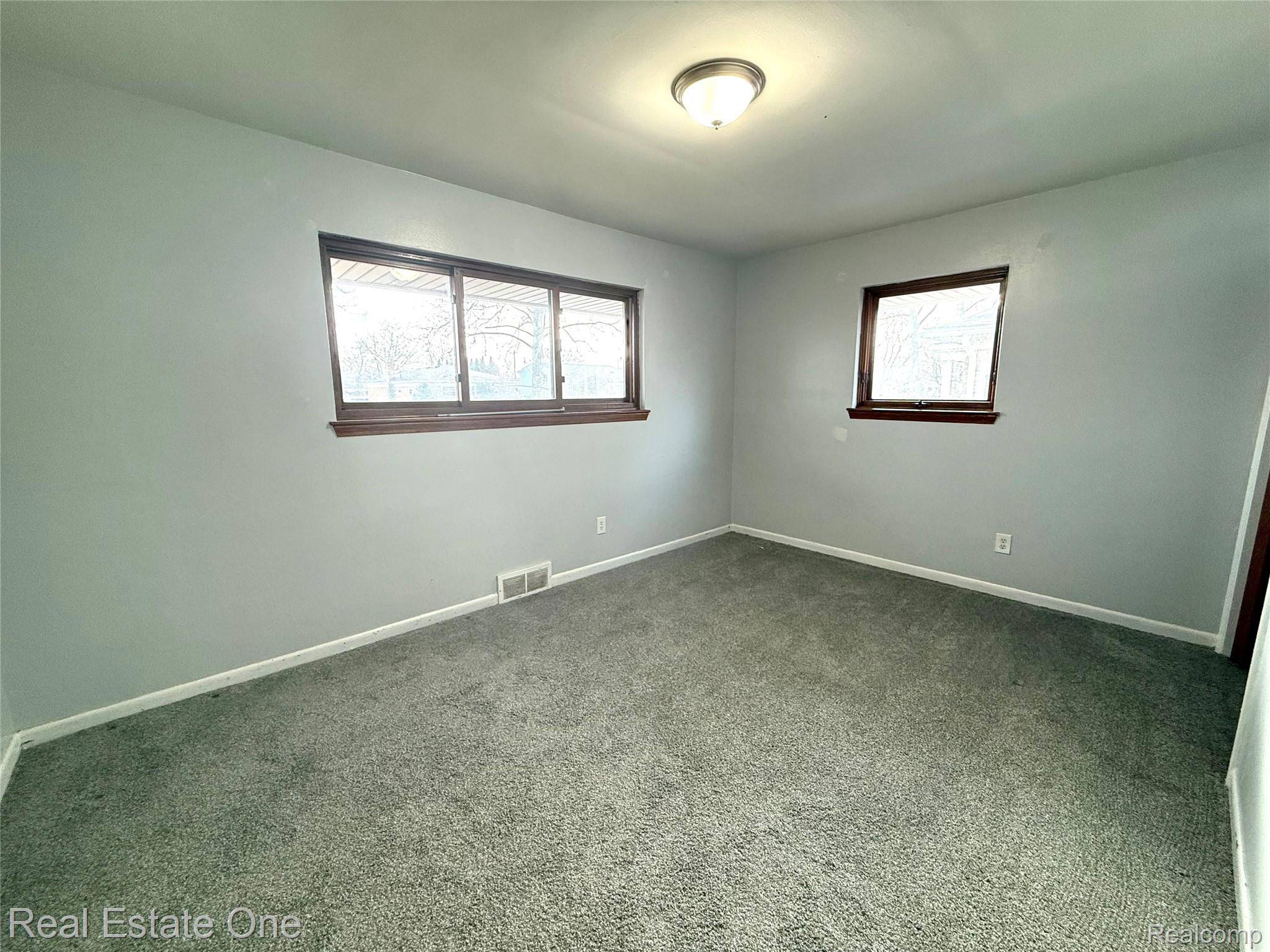 Dearborn Heights, MI 48127,6845 Plainfield ST