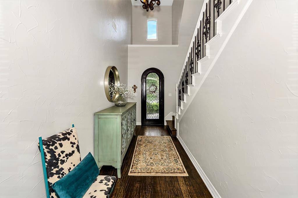 Fort Worth, TX 76179,8917 Crest Wood Drive