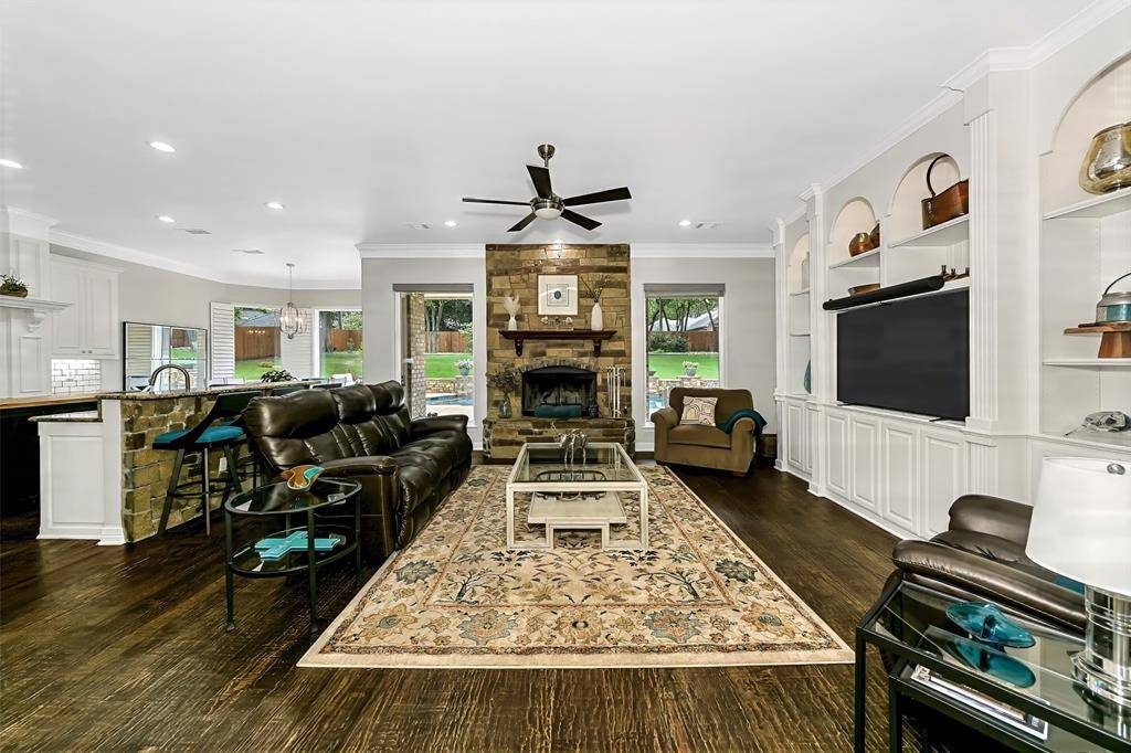 Fort Worth, TX 76179,8917 Crest Wood Drive