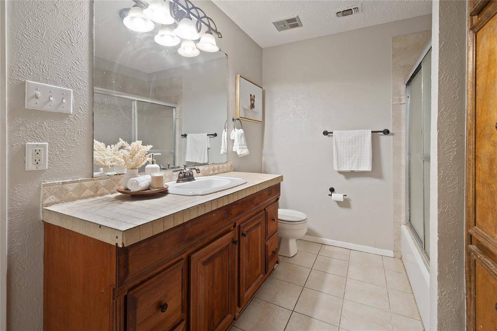 Arlington, TX 76017,5700 Stage Line Court