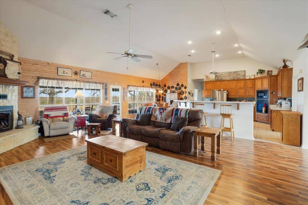 Windom, TX 75492,1044 County Road 3230