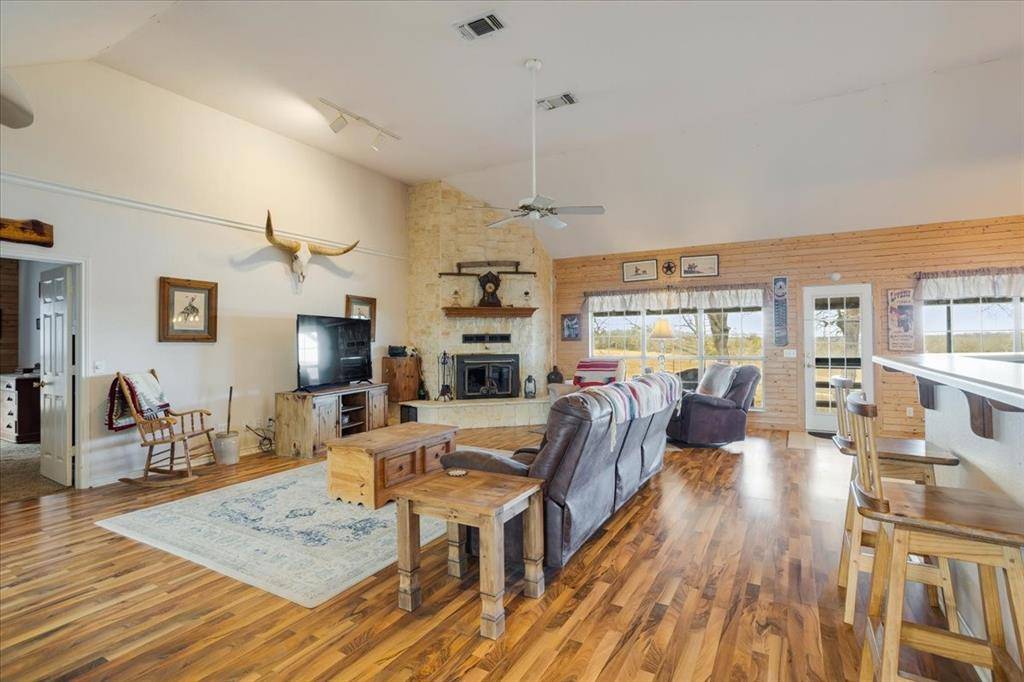 Windom, TX 75492,1044 County Road 3230