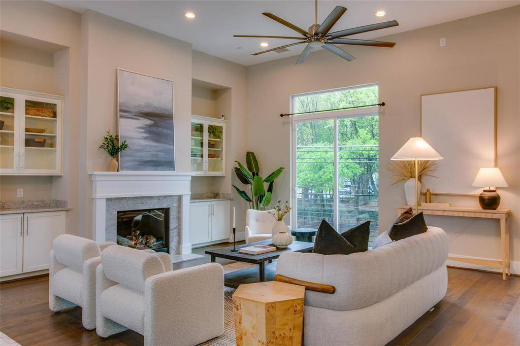 Dallas, TX 75203,381 E Greenbriar Lane #804