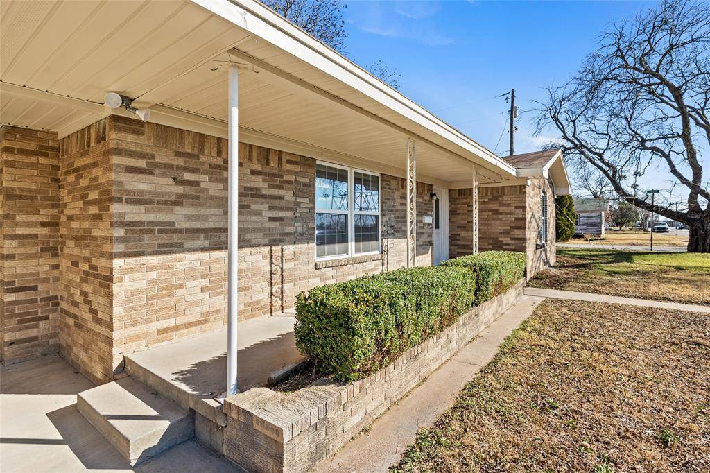 Bowie, TX 76230,109 E Williams Street