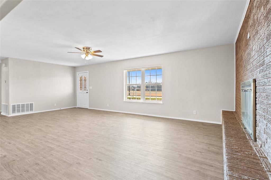 Bowie, TX 76230,109 E Williams Street