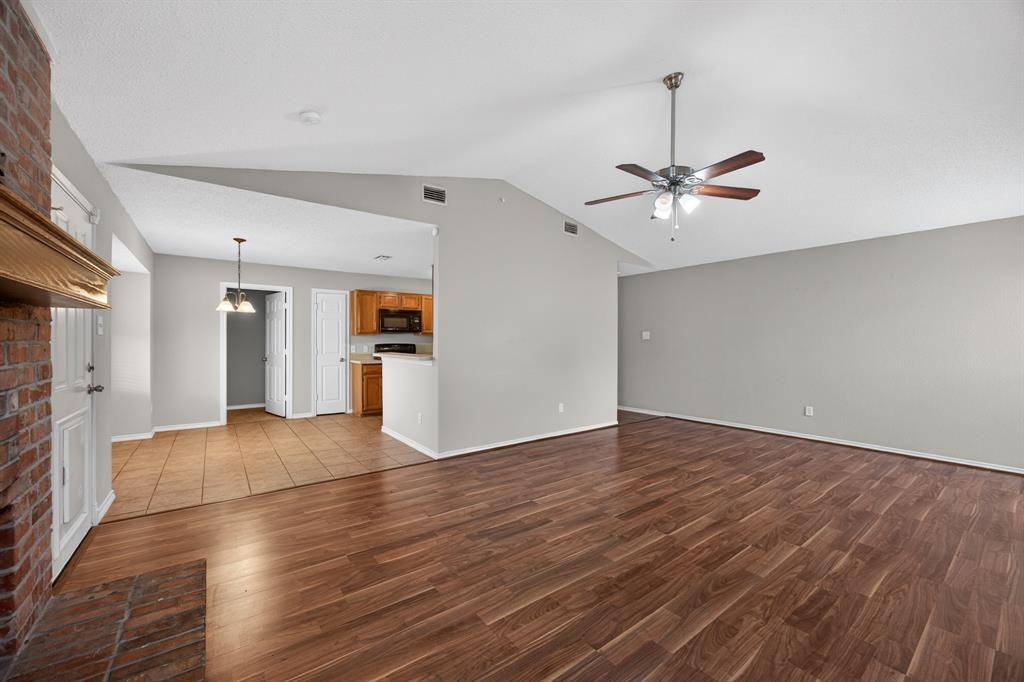 Arlington, TX 76016,2803 Glen Hollow Circle