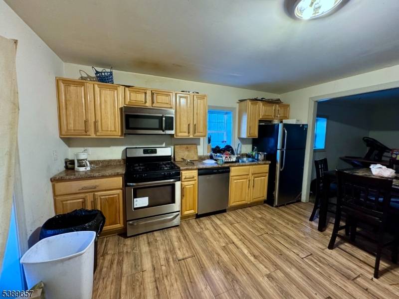 Newark City, NJ 07102,279 Dr Martin Luther King J