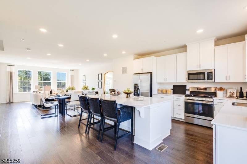 East Hanover Twp., NJ 07936,65 Eastwood Ter #69