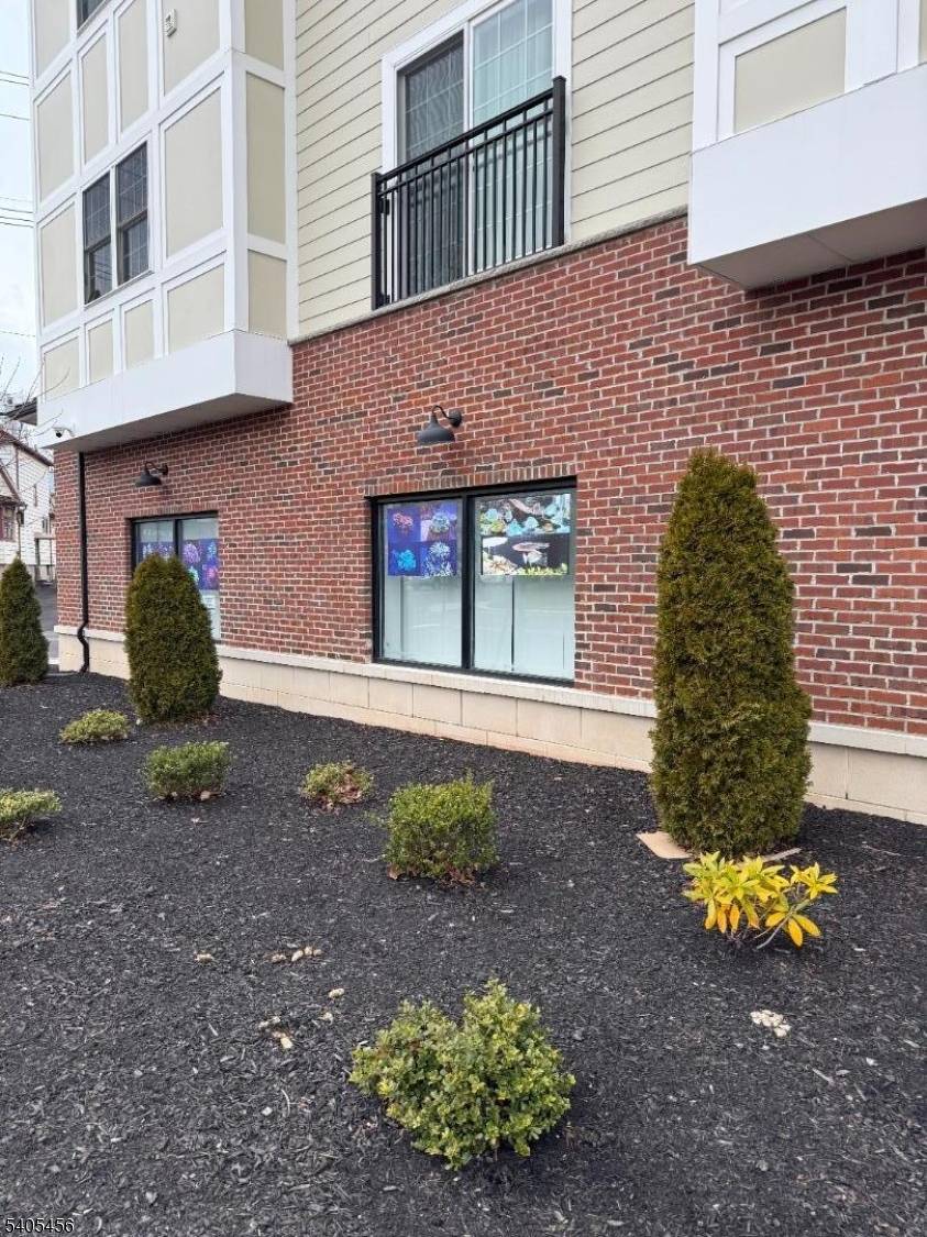 Roselle Park Boro, NJ 07204,351 Clay Ave W