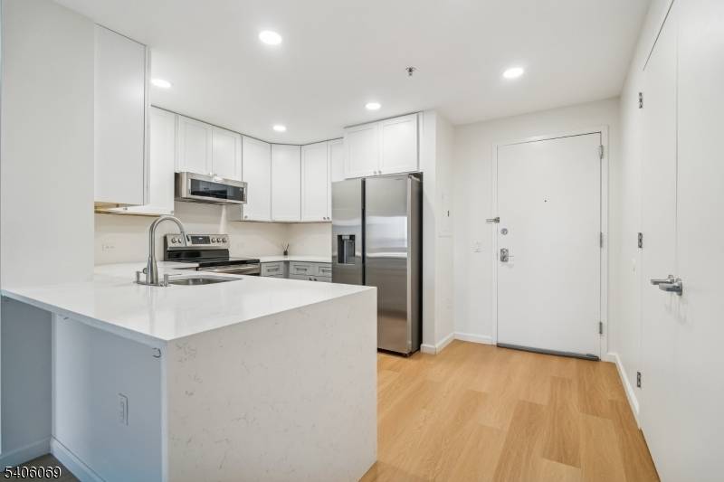 Rahway City, NJ 07065,1 Carriage City Plz #1509