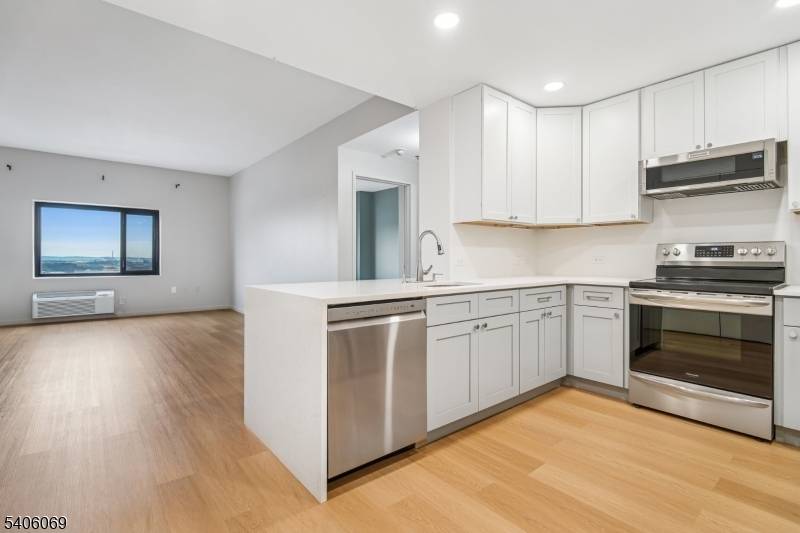 Rahway City, NJ 07065,1 Carriage City Plz #1509