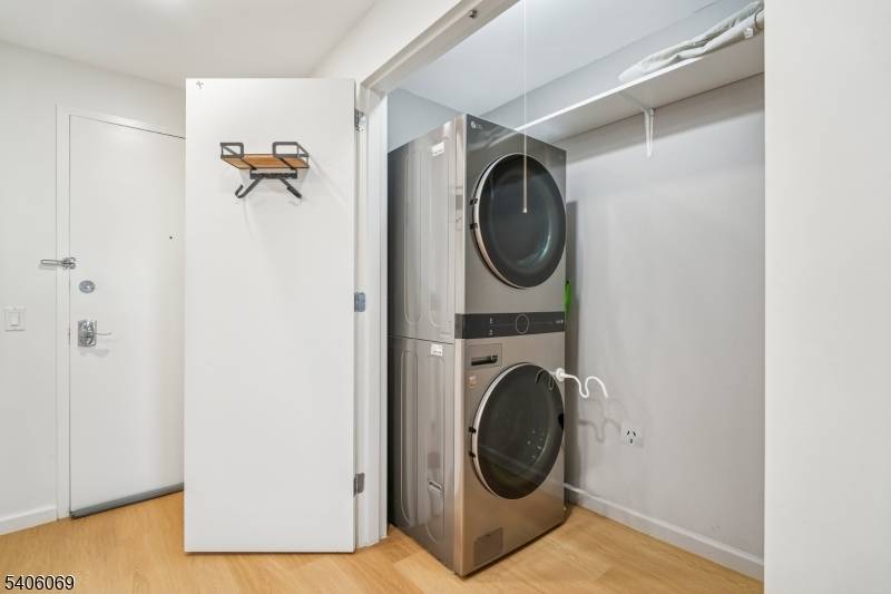 Rahway City, NJ 07065,1 Carriage City Plz #1509