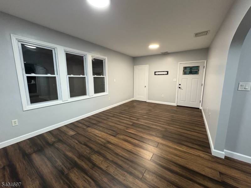 Fair Lawn Boro, NJ 07410,173 Lincoln Ave #2