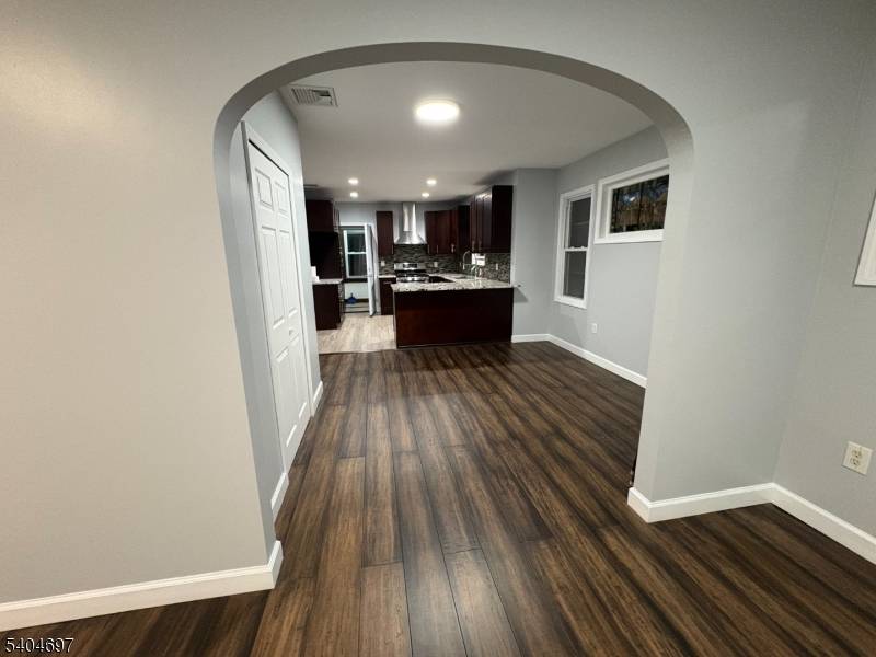 Fair Lawn Boro, NJ 07410,173 Lincoln Ave #2