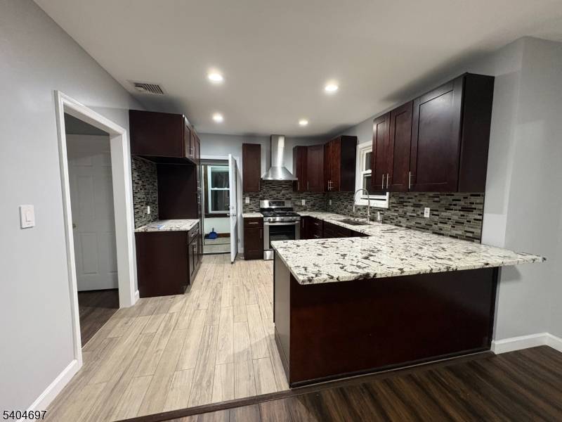 Fair Lawn Boro, NJ 07410,173 Lincoln Ave #2