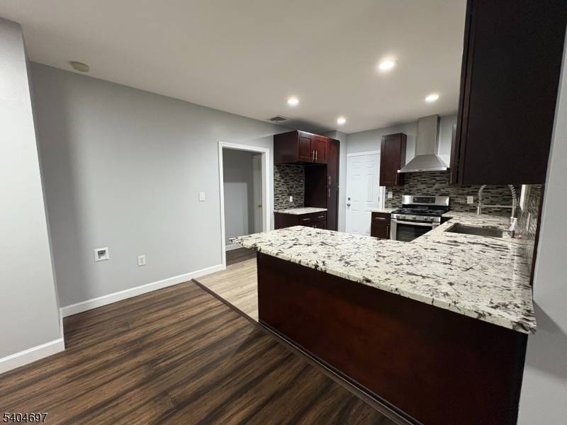 Fair Lawn Boro, NJ 07410,173 Lincoln Ave #2