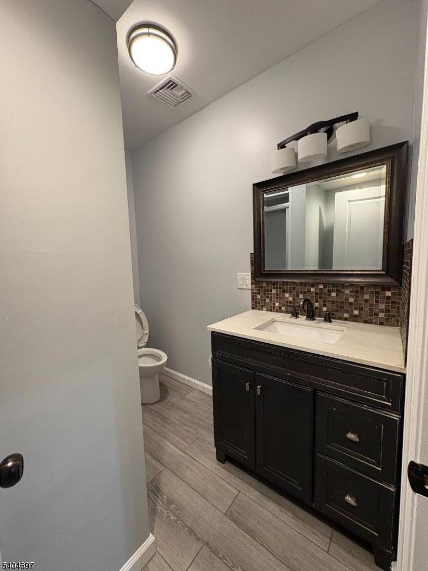 Fair Lawn Boro, NJ 07410,173 Lincoln Ave #2