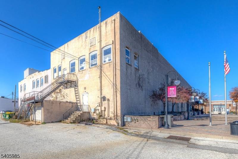 Vineland City, NJ 08360,729 E Landis Ave