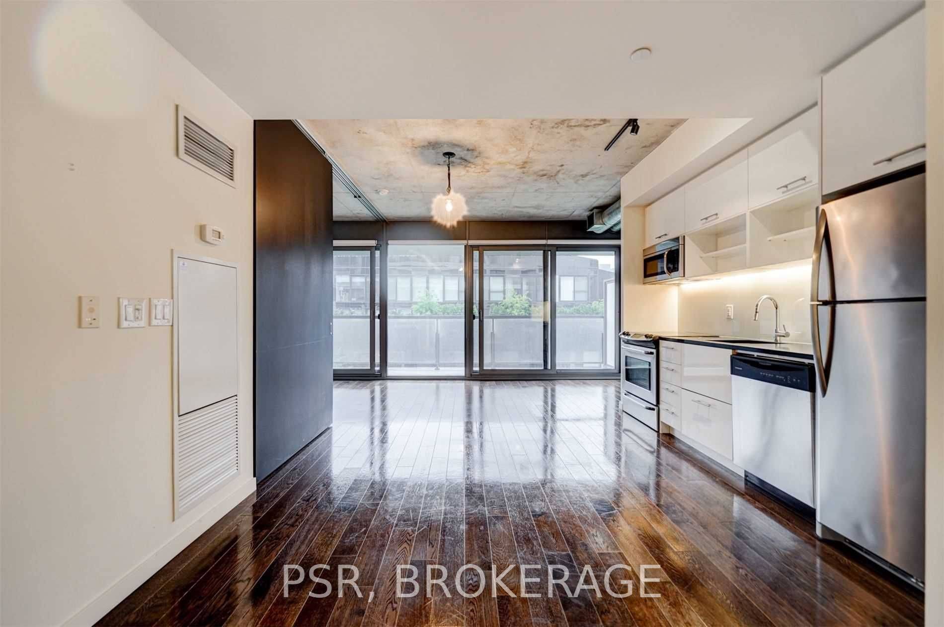 Toronto C08, ON M5A 0E9,32 Trolley CRES #617