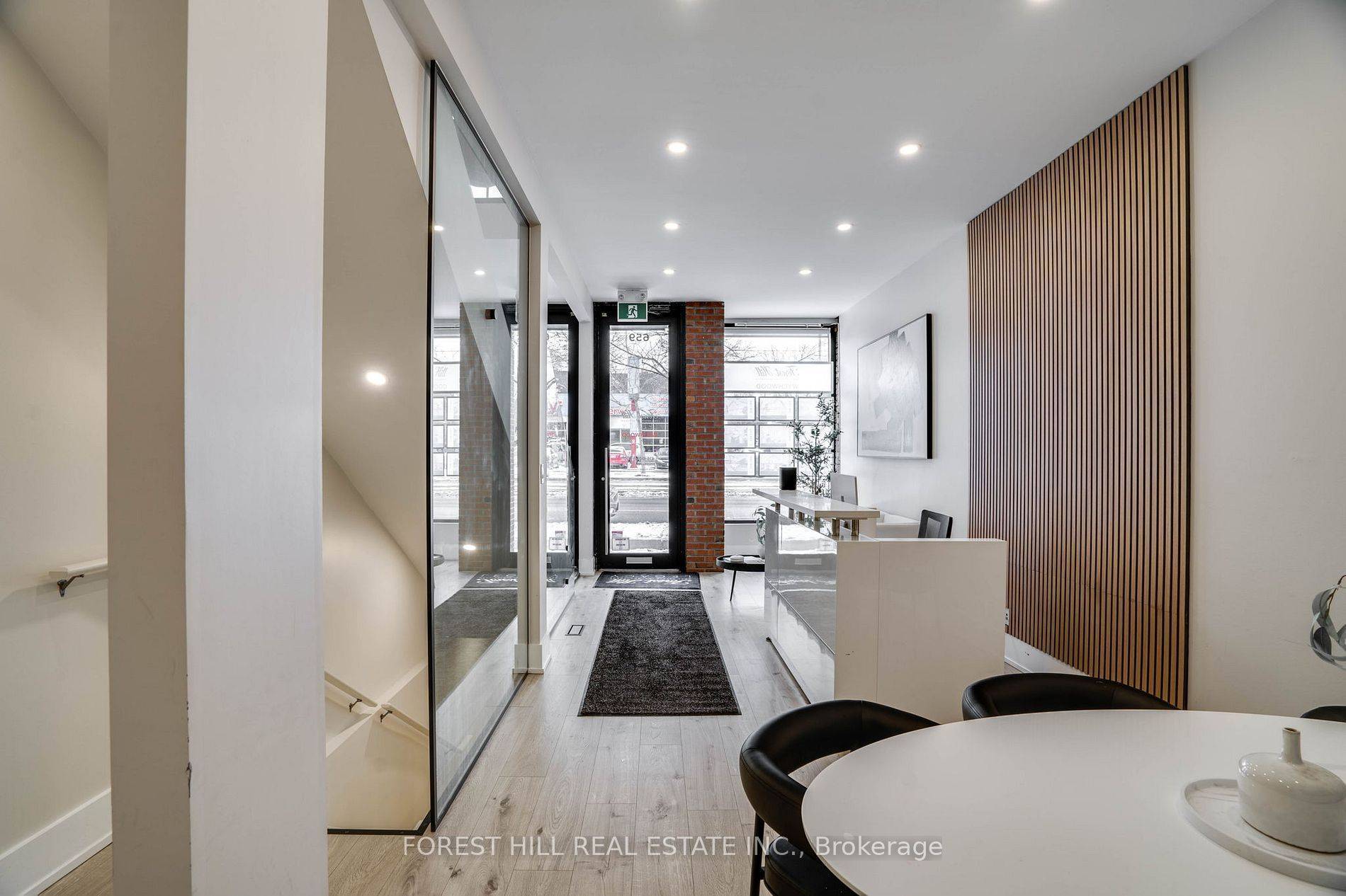 Toronto C02, ON M6K 0G7,659 St Clair AVE W