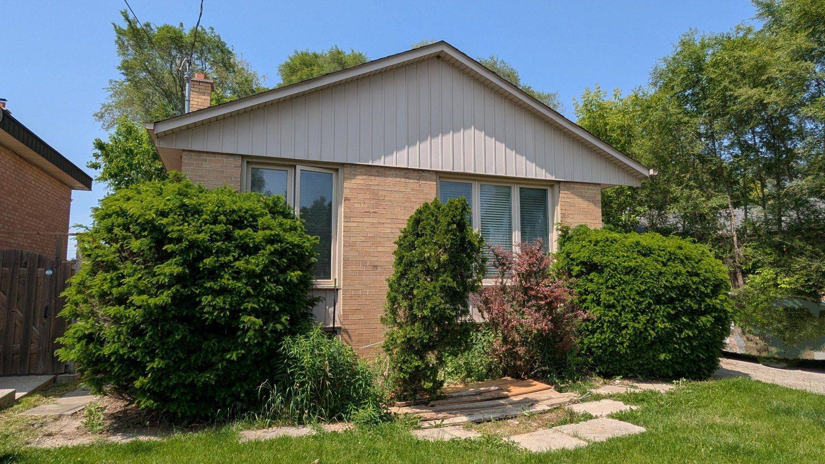 Toronto C06, ON M3H 3Y8,138 Waterloo AVE #Main