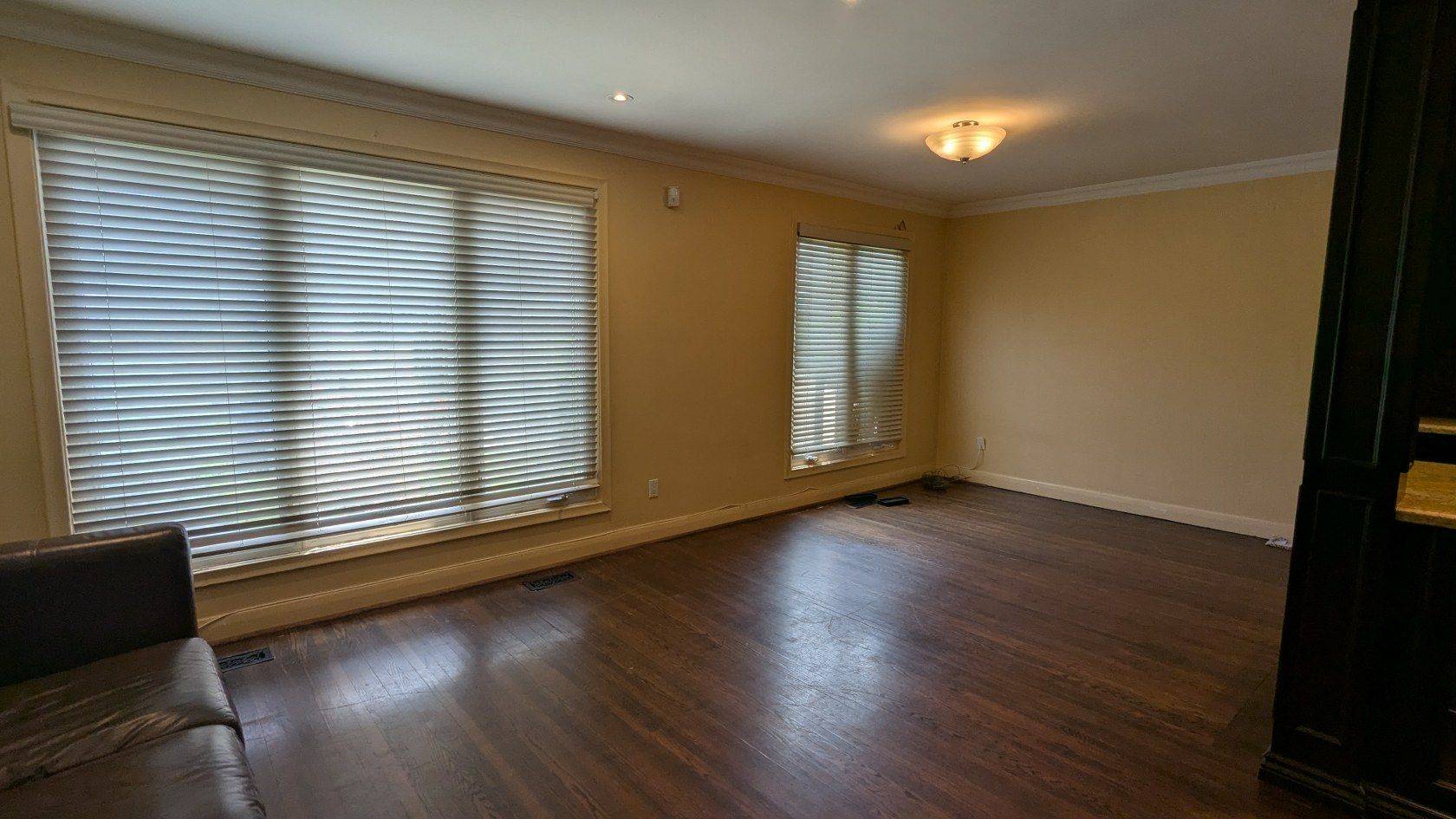 Toronto C06, ON M3H 3Y8,138 Waterloo AVE #Main