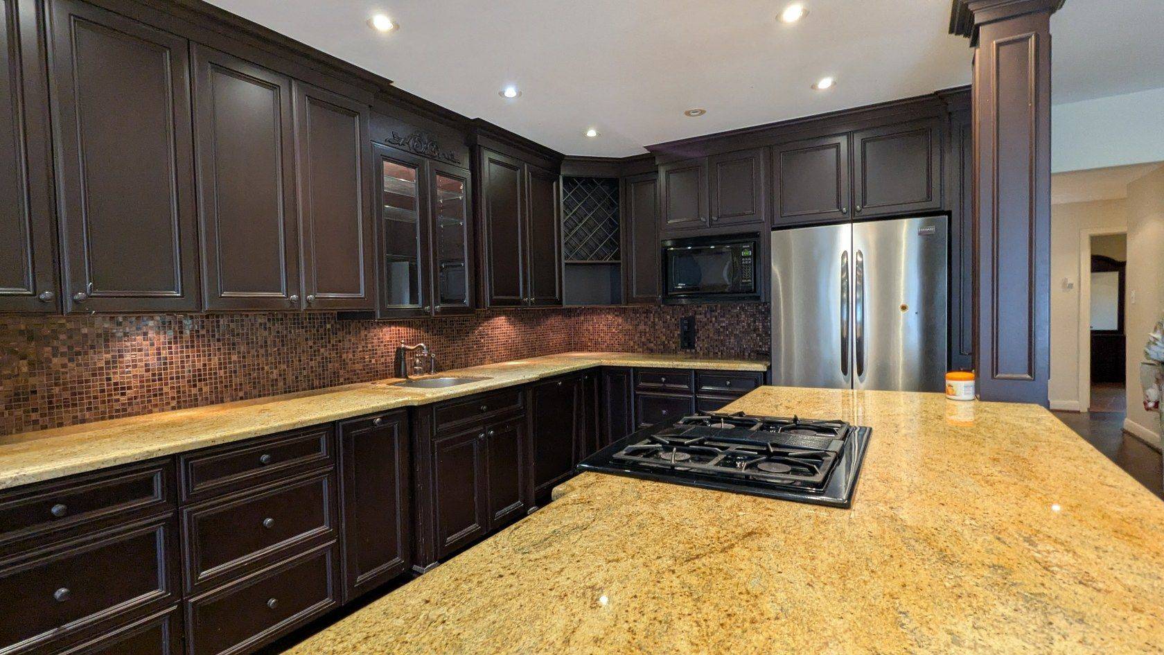 Toronto C06, ON M3H 3Y8,138 Waterloo AVE #Main