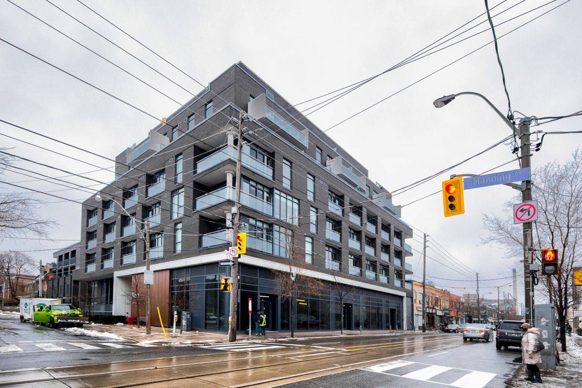 Toronto C01, ON M6J 1V5,856 Dundas ST W #1