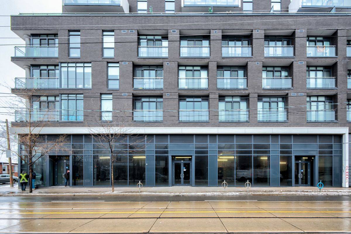 Toronto C01, ON M6J 1V5,856 Dundas ST W #1