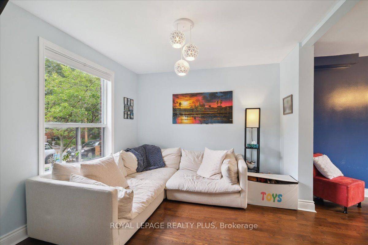 Toronto C02, ON M5R 3C9,350 Albany AVE