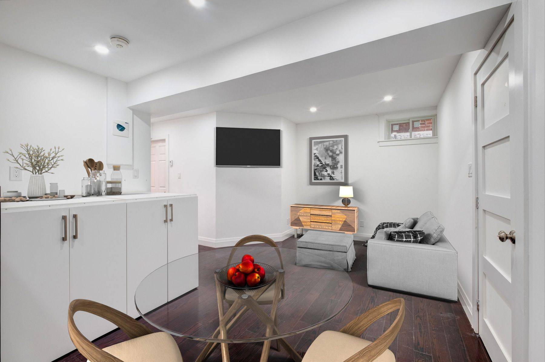 Toronto E03, ON M4C 5G5,36 Thyra AVE #Lower